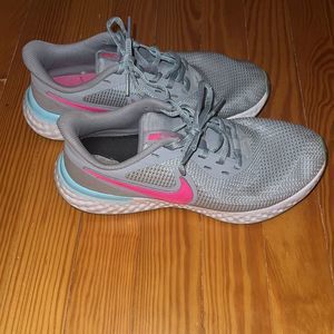 Nike Women size 8 EUC